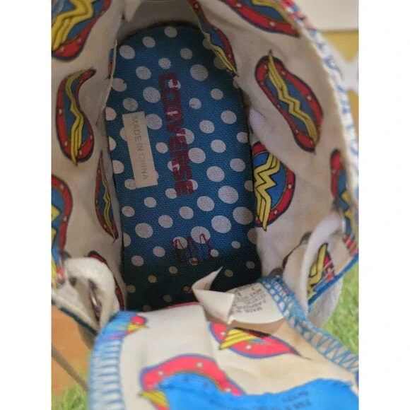 Converse Wonder Woman Vintage Comic Print Size Men's 7 Women's 9 EUC Rare HTF - Picture 11 of 12